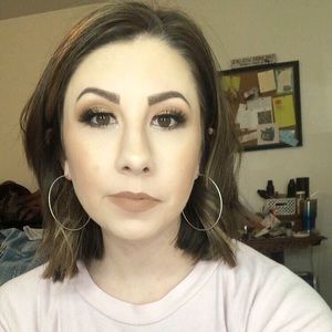 Meet your Posher, Caroline